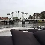Úszó hotel Lovely Cozy Houseboat Rembrandt, Old Centre Leiden