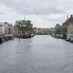 Lovely Cozy Houseboat Rembrandt, Old Centre *
