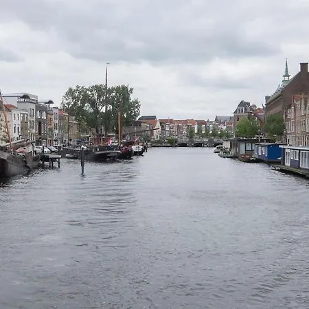 Lovely Cozy Houseboat Rembrandt, Old Centre *