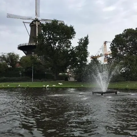 Lovely Cozy Houseboat Rembrandt, Old Centre Ботель *