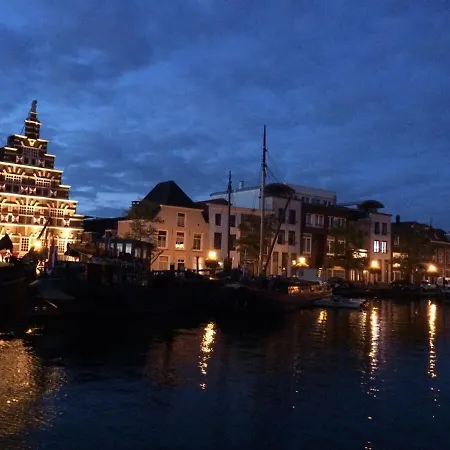 Lovely Cozy Houseboat Rembrandt, Old Centre *