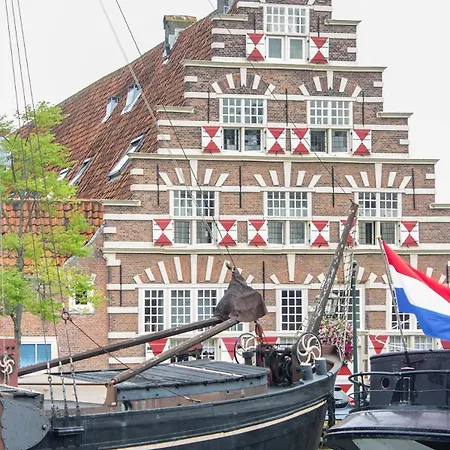 Lovely Cozy Houseboat Rembrandt, Old Centre Botel Leiden
