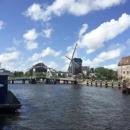 Πλωτό κατάλυμα Lovely Cozy Houseboat Rembrandt, Old Centre