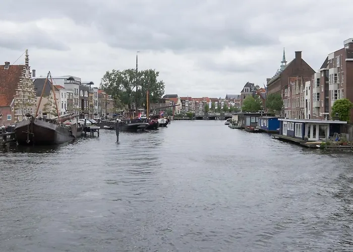 Lovely Cozy Houseboat Rembrandt, Old Centre *