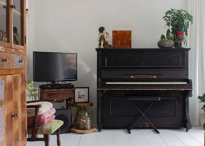 Lovely Cozy Houseboat Rembrandt, Old Centre Πλωτό κατάλυμα *