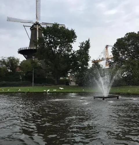 Lovely Cozy Houseboat Rembrandt, Old Centre Botel *