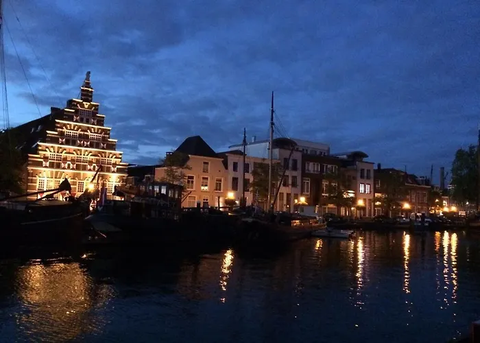 Lovely Cozy Houseboat Rembrandt, Old Centre *